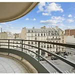 Elegant In Trocadero-eiffel Tower 파리